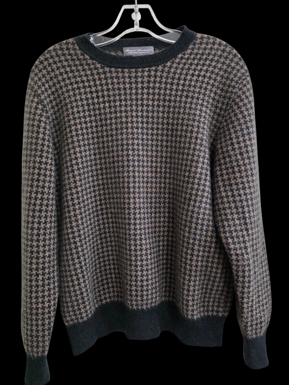 Daniel Cremieux men's sweaters crafted from 100% cashmere. Size L